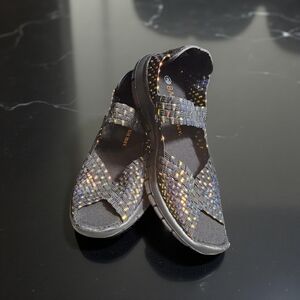 NWOT Size 40 US 9/10 Bernie Mev Black and Gold Women's Woven Slip on shoes